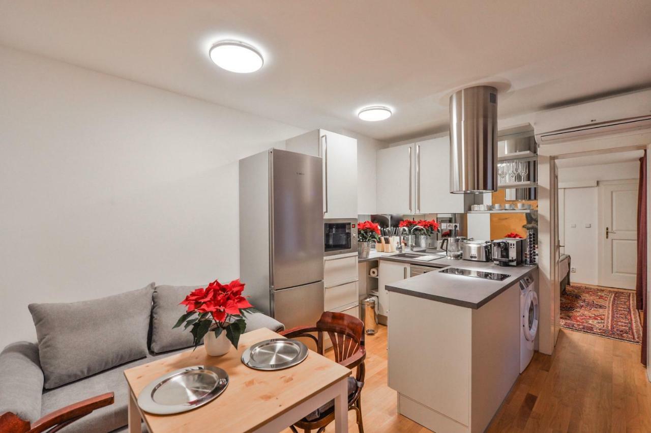 Romantic Apartment Prague Near Charles Bridge Exterior photo