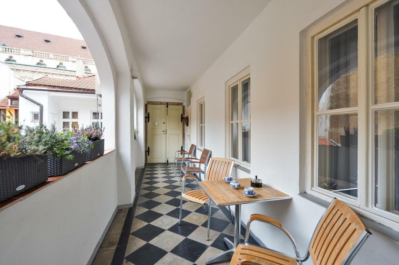Romantic Apartment Prague Near Charles Bridge Exterior photo